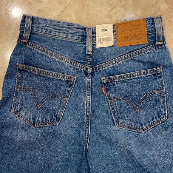 NWT Levi's Super High Rise  Loose Taper Jean in size 25 - Picture 6 of 10